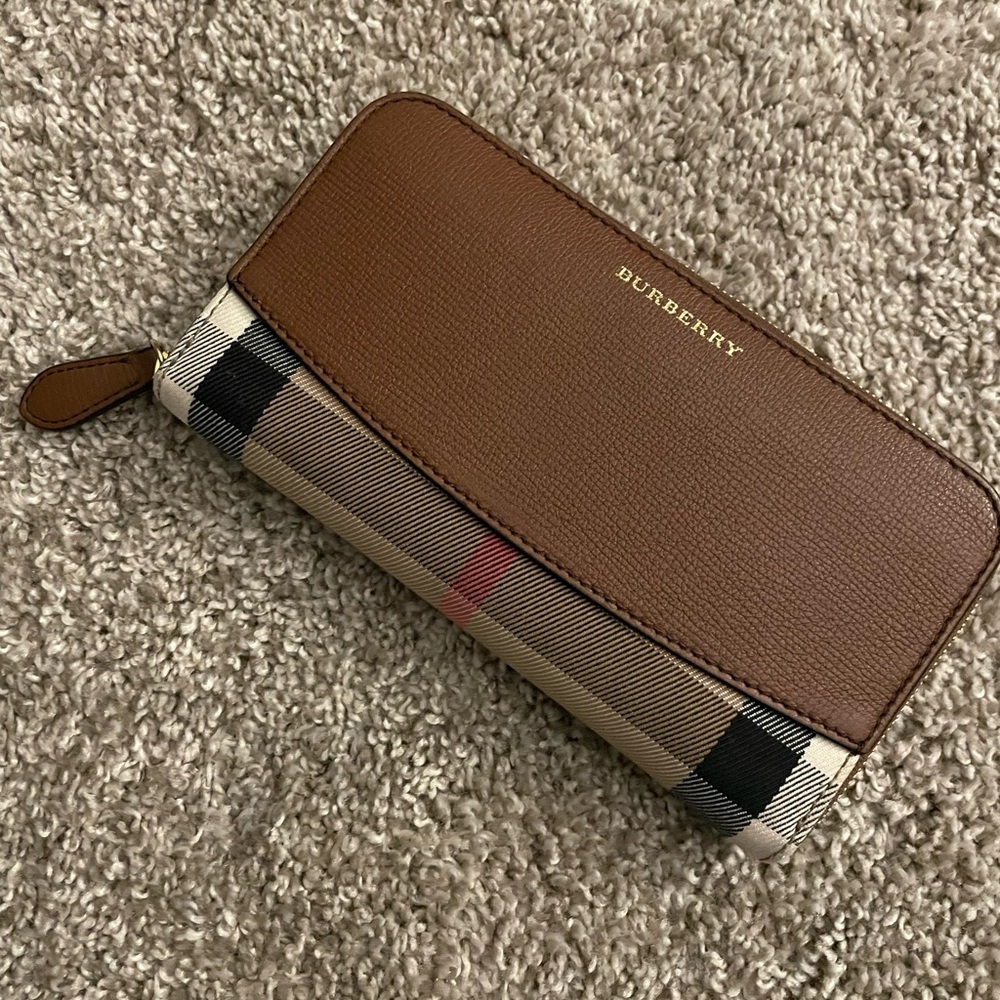 Burberry House Check Sartorial Women's Wallet - Brown